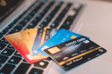 Busca por crédito cai em fevereiro com alta inadimplência