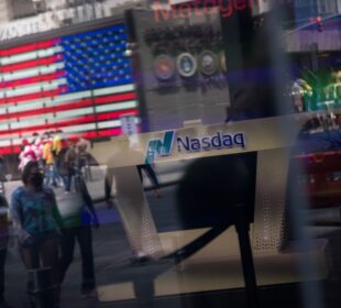 Wall Street fecha em baixa antes de Trump estender cessar-fogo com Irã