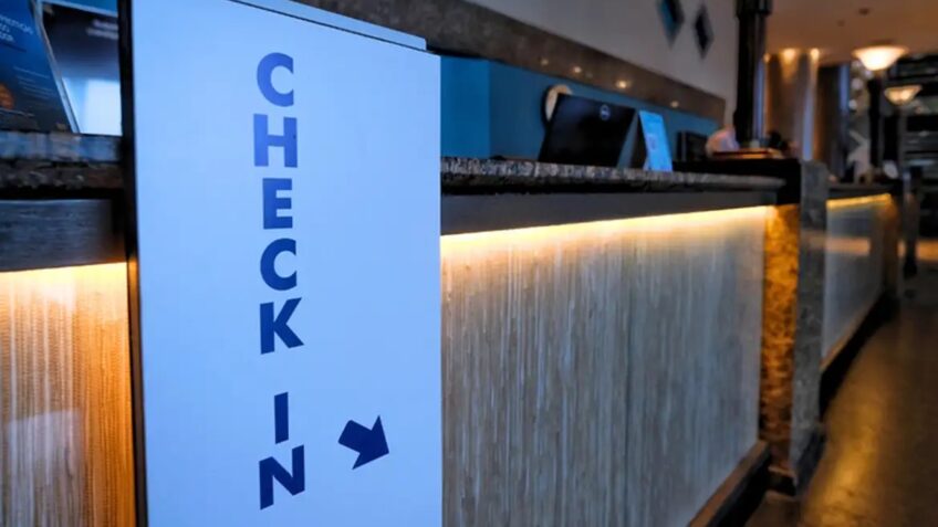 Hotéis têm até segunda para adotar check-in digital obrigatório