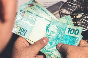 Governo prepara trava em salários e benefícios a partir de 2027