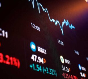 Ibovespa hoje: avanço com petróleo e dólar a R$ 4,95